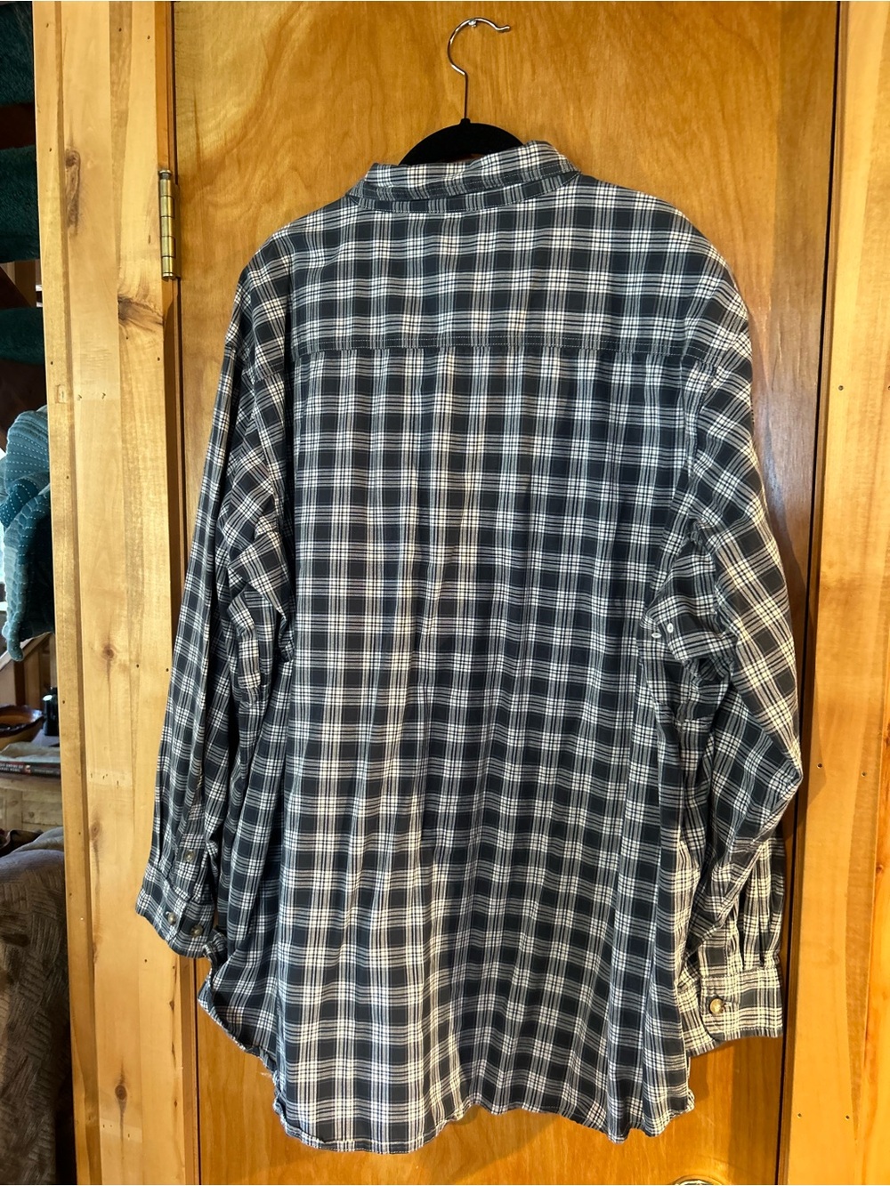 Wrangler Grey/Black and White Plaid Long-Sleeve Button-Down Shirt - Picture 2 of 4